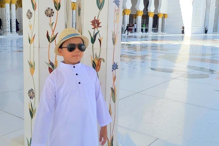 Private Abu Dhabi Day Trip: Sheikh Zayed, Louvre & Emirates Palace with Photography photo 5