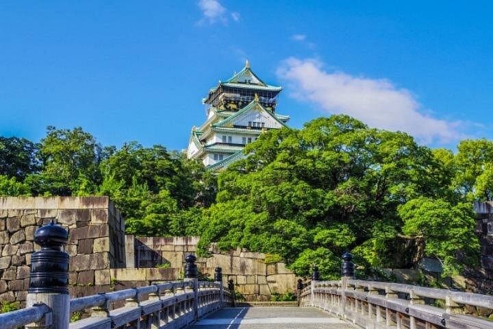 Osaka Retro Town and Castle Walk — Nakanoshima to Osaka Castle Park photo 4