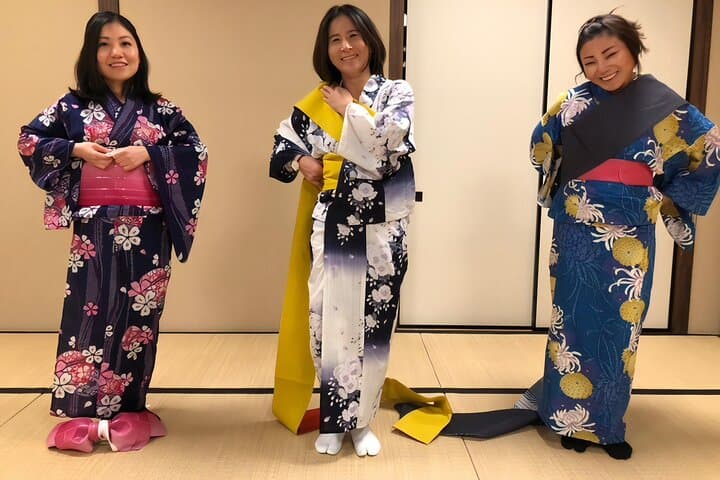 Beginner Japanese Dance Experience in Tokyo — Learn Kabuki Steps and Wear a Yukata photo 2