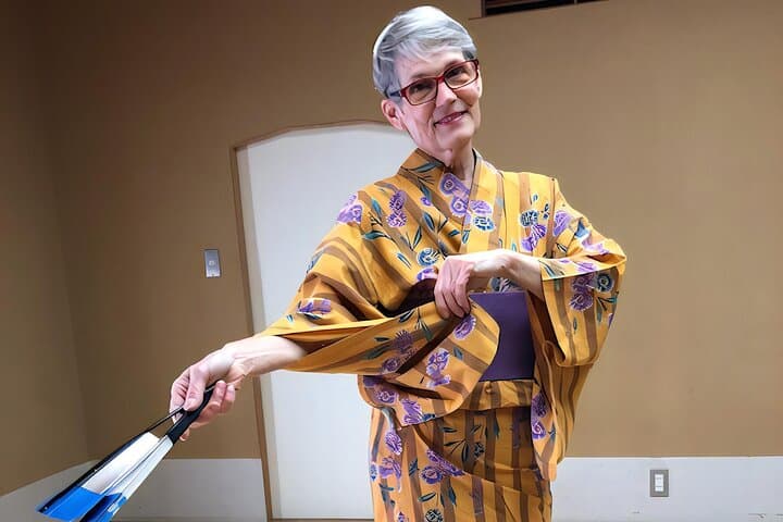 Beginner Japanese Dance Experience in Tokyo — Learn Kabuki Steps and Wear a Yukata photo 5