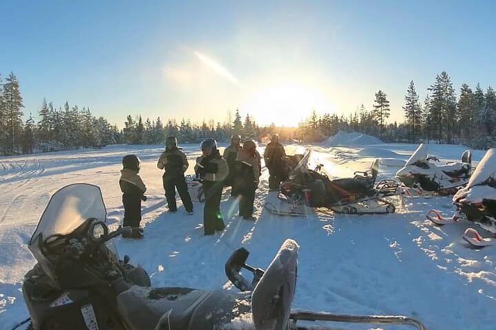 3-Day Lapland Aurora Adventure: Huskies, Reindeer & Snowmobile in Rovaniemi