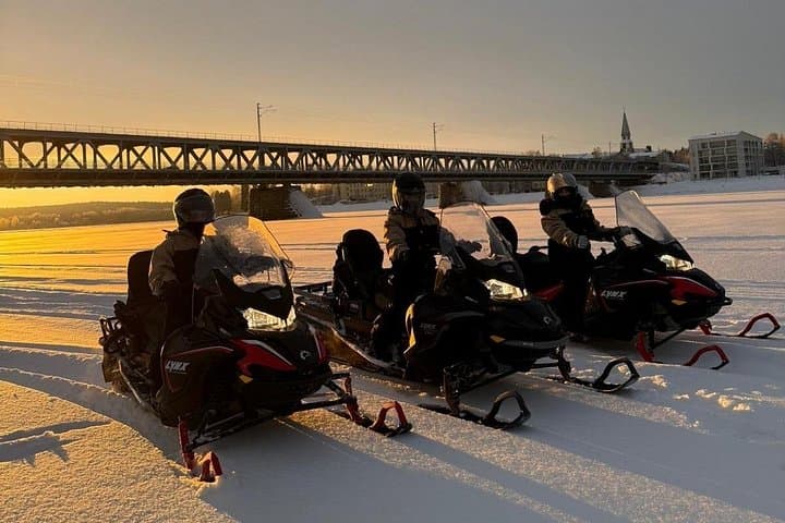 3-Day Lapland Aurora Adventure: Huskies, Reindeer & Snowmobile in Rovaniemi photo 3
