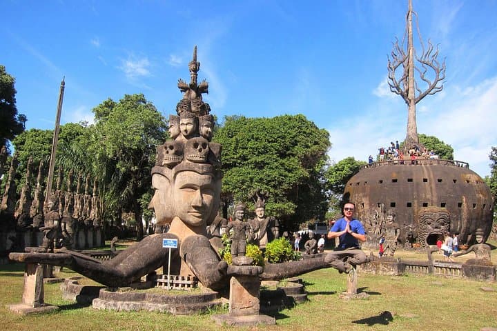 Vientiane by Bike: Full-Day Private Tour to That Luang & Buddha Park