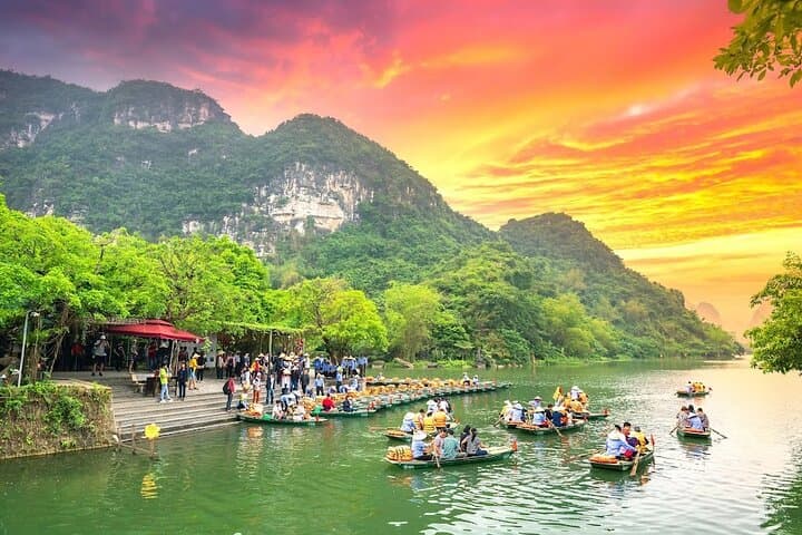 Ninh Binh Day Tour: Hoa Lu Temples, Tam Coc Sampan & Village Cycling photo 3