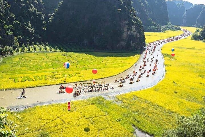 Ninh Binh Day Tour: Hoa Lu Temples, Tam Coc Sampan & Village Cycling photo 4