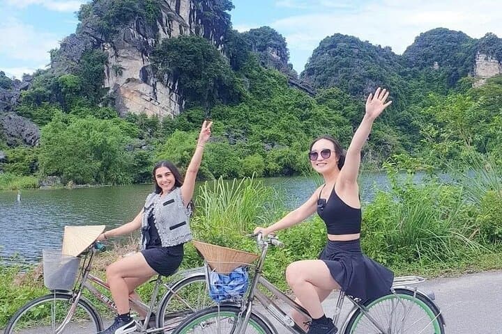 Ninh Binh in a Day: Hoa Lu, Trang An and Mua Cave Discovery photo 2