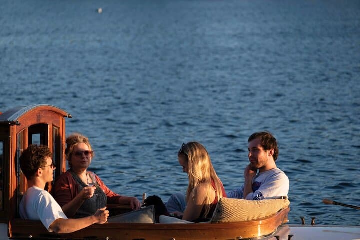 Private Amsterdam Hidden Gems Canal Cruise — 90-Minute Small-Group Tour photo 3