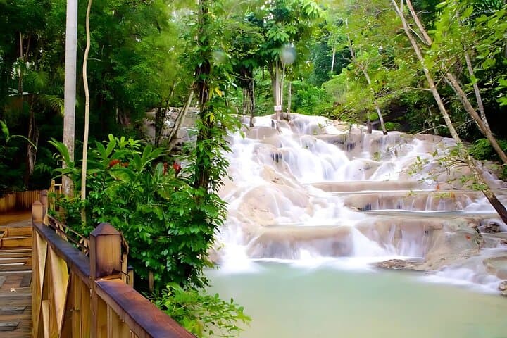Ocho Rios Catamaran to Dunn's River Falls: Snorkel, Climb & Party Cruise photo 4