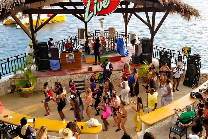 Negril Adults-Only Sunset Catamaran: Open Bar, DJ & Snorkel