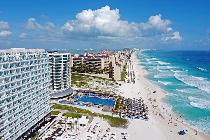 Cancun Private Airport Transfer with 1-Hour Hotel Zone Highlights