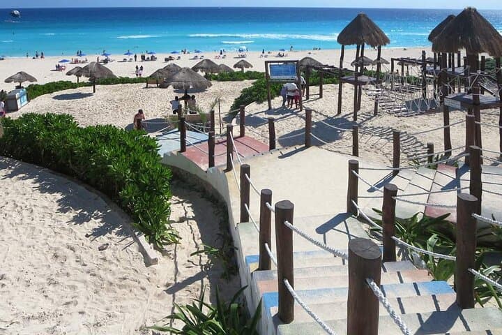 Cancún Sunset Private Ride: Ocean Views, Mirador & Puerto Cancún Photo Tour