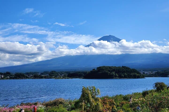 Mount Fuji Five Lakes Private Tour: Best Views, Lakes & Cultural Stops photo 4