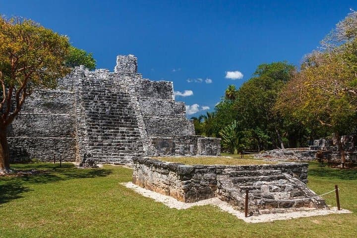 Cancun City Highlights: Private 3-Hour Market, Ruins & Beach Tour