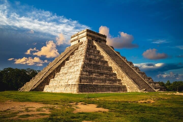Private Day Trip from Cancún to Chichén Itzá, Ik Kil Cenote & Valladolid