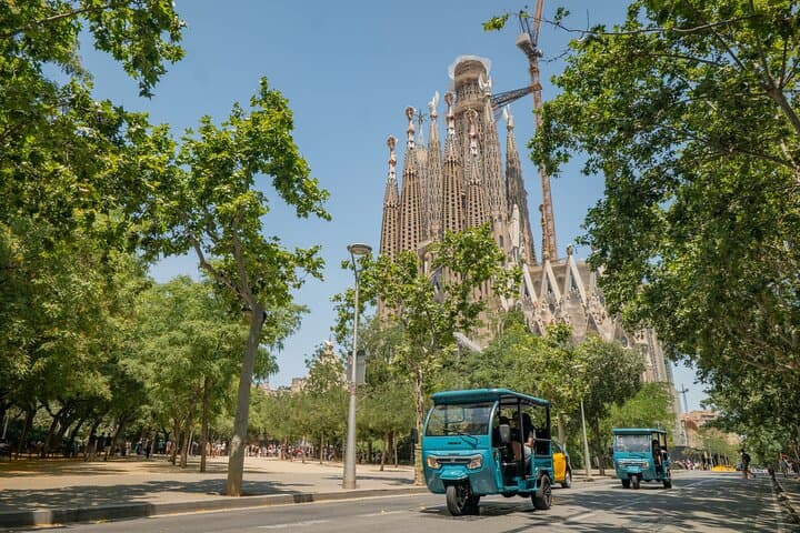 Barcelona by Electric Tuk-Tuk: 2-Hour Private City Highlights photo 1