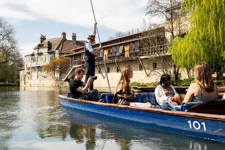 Guided Punting on the River Cam: Cambridge Colleges Tour (45-Minute) photo 3