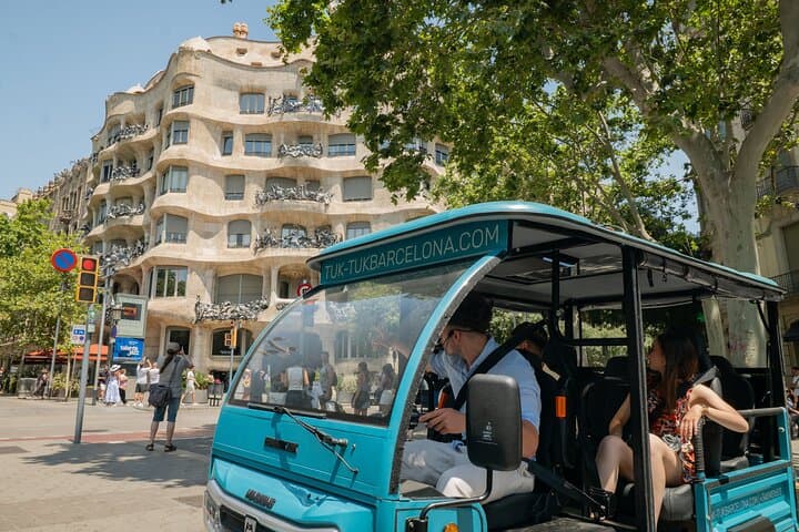 Barcelona by Electric Tuk-Tuk: 2-Hour Private City Highlights photo 4