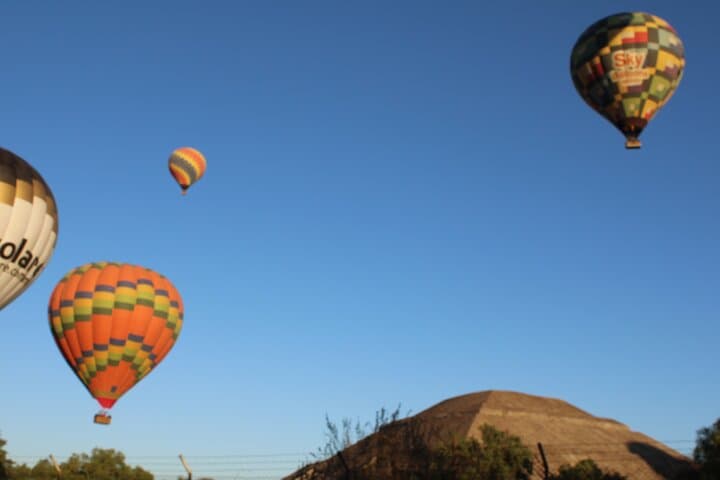 Sunrise Hot-Air Balloon Over Teotihuacán: Private Flight from Mexico City photo 3