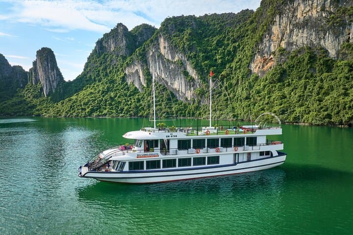 Full-Day Luxury Ha Long Bay Cruise: Sung Sot Cave, Titop Island & Kayaking photo 2