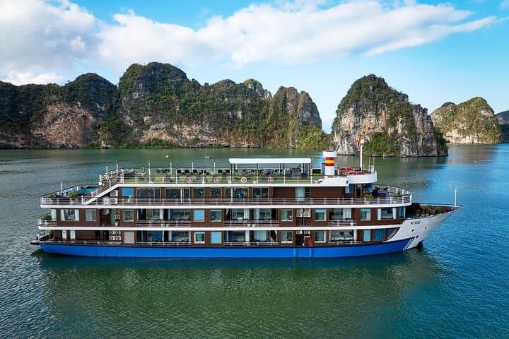 La Casta 2-Day Lan Ha Bay Cruise: Luxury Overnight from Tuan Chau photo 3