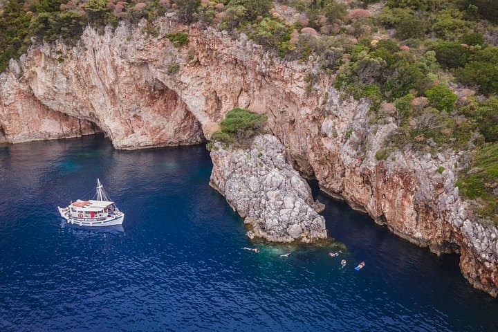 Snorkel Secret Caves and Beaches on Lefkada — Marine Adventure Cruise photo 4