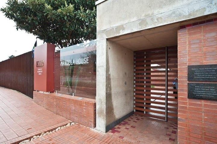 Soweto Walking Tour: Mandela House, Hector Pieterson & Kota Street Food