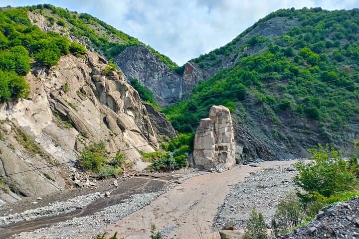 16-Day Luxury Azerbaijan Adventure: Baku, Caucasus Mountains, Gobustan & Khinalug