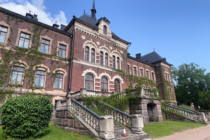VIP Porvoo and Malmgård Manor Tour — Private Mercedes V Experience from Helsinki