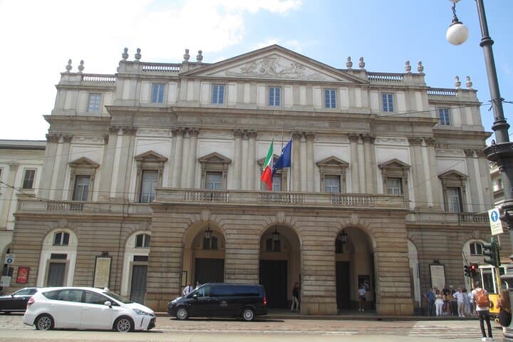 Milan Self-Guided Walking Tour & Scavenger Hunt — Duomo to Sforzesco in 2–3 Hours