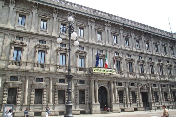 Milan Self-Guided Walking Tour & Scavenger Hunt — Duomo to Sforzesco in 2–3 Hours photo 2
