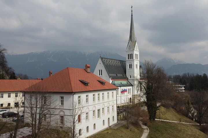 Lake Bled Express Walking Tour: 90-Minute Small-Group Lake Promenade photo 3