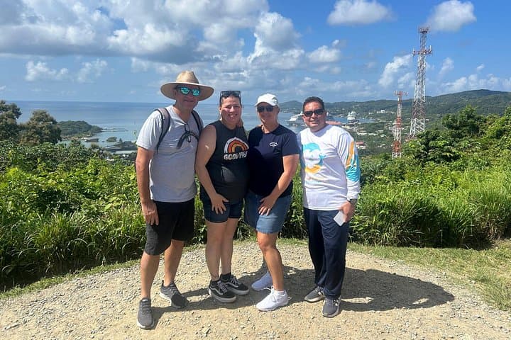 Roatán Wildlife & West Bay Beach Private Tour — Monkeys, Sloths, Chocolate & Rum photo 2
