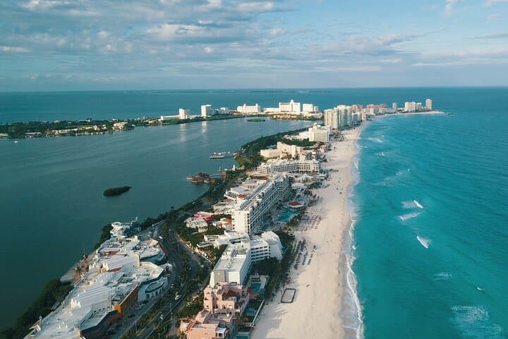 Sky Wheel Cancún: Guided Sightseeing, Tequila Tasting & Artisanal Shopping Tour photo 3