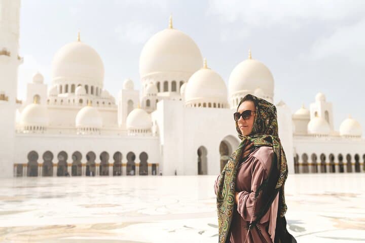 Private Abu Dhabi Day Trip: Sheikh Zayed, Louvre & Emirates Palace with Photography