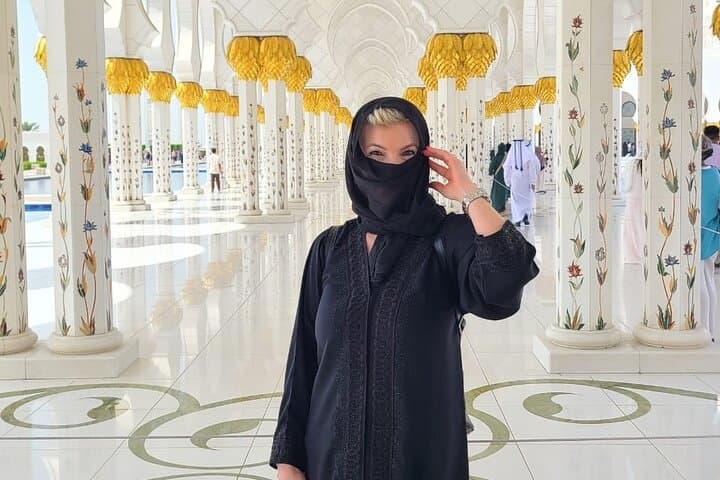 Private Abu Dhabi Day Trip: Sheikh Zayed, Louvre & Emirates Palace with Photography photo 4
