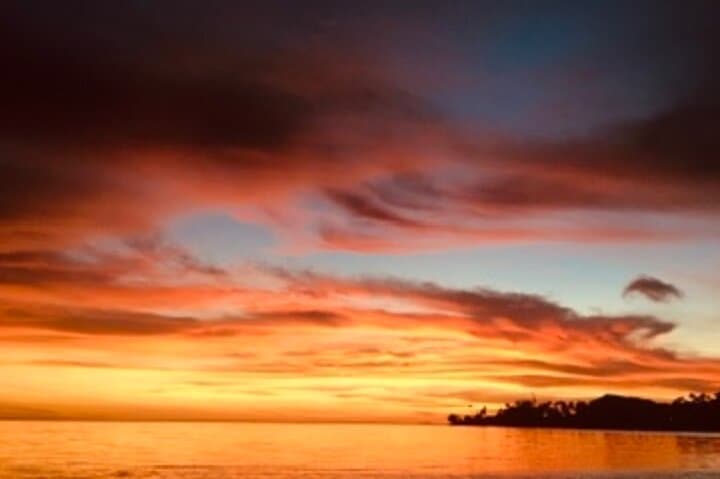 Private Sunset Jet-Boat Tour in Bora Bora: Lagoon Sunset & Champagne Cruise photo 6