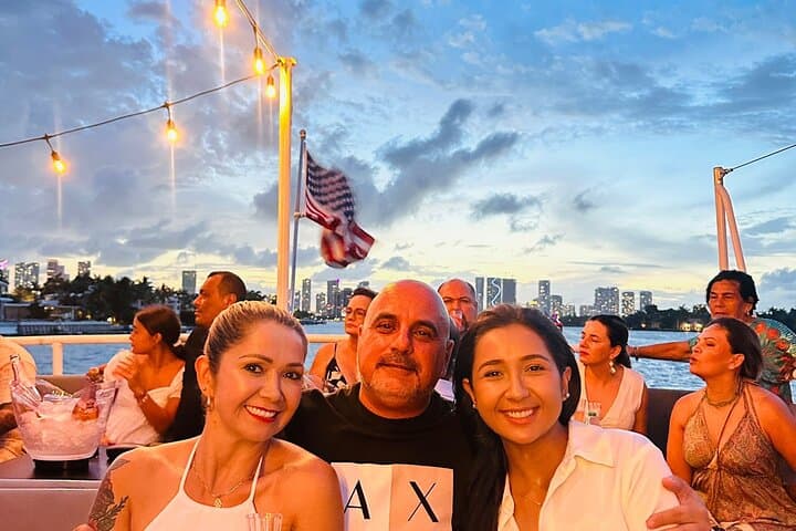 Miami Sunset Champagne Cruise: Biscayne Bay Skyline & Millionaire's Row photo 6