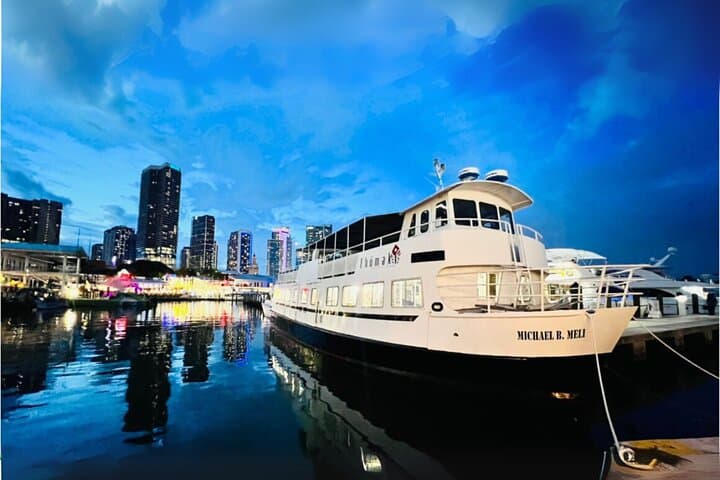 Miami Sunset Champagne Cruise: Biscayne Bay Skyline & Millionaire's Row photo 4