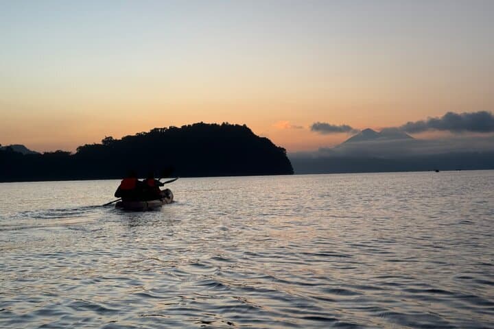 Sunrise Kayaking on Ilopango Lake: Guided Volcanic Crater Paddle from San Salvador photo 4