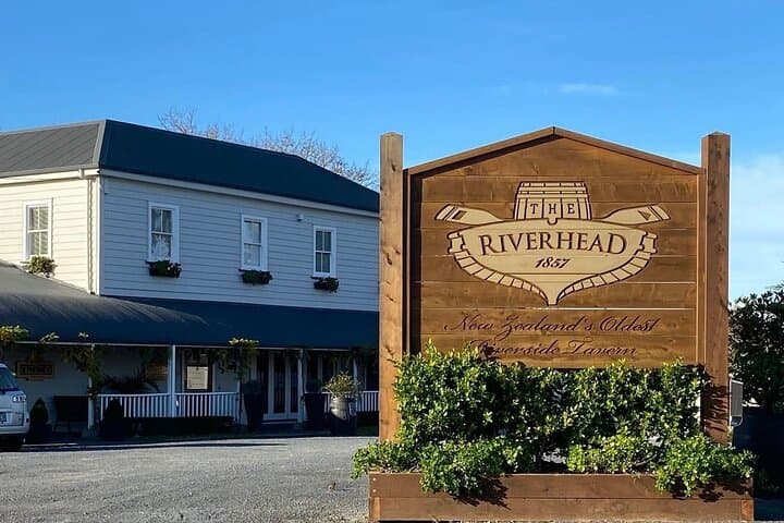 Scenic Ferry to Riverhead Tavern: Auckland Harbour Cruise and Lunch