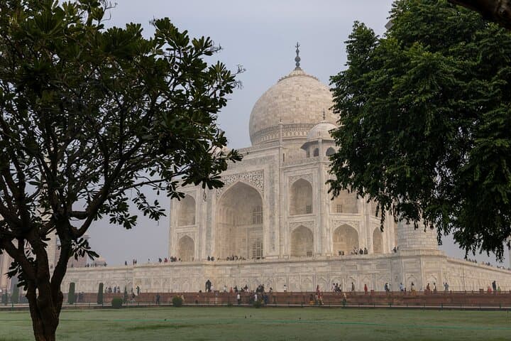 Overnight Taj Mahal Agra Tour with Private Car — Sunrise Taj, Agra Fort & Fatehpur Sikri photo 4