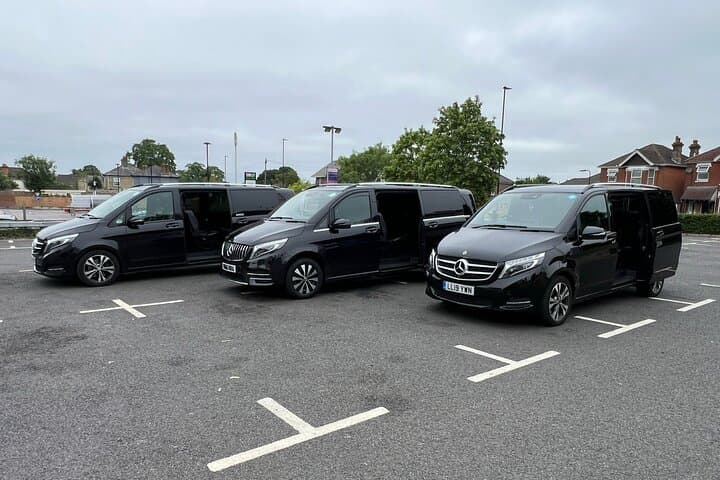 Heathrow to Central London Private Round-Trip Transfer | Meet and Greet