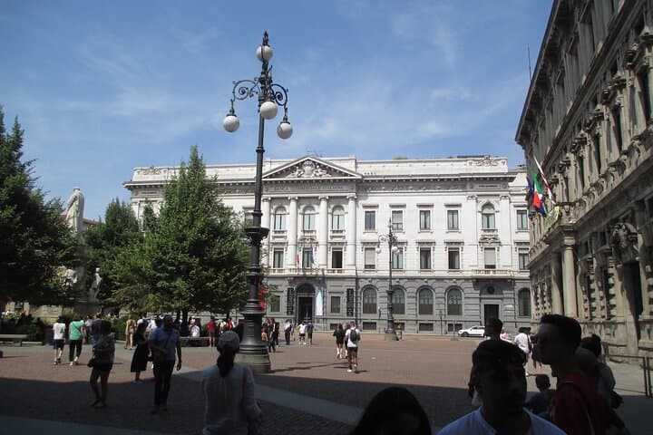 Milan Self-Guided Walking Tour & Scavenger Hunt — Duomo to Sforzesco in 2–3 Hours photo 3