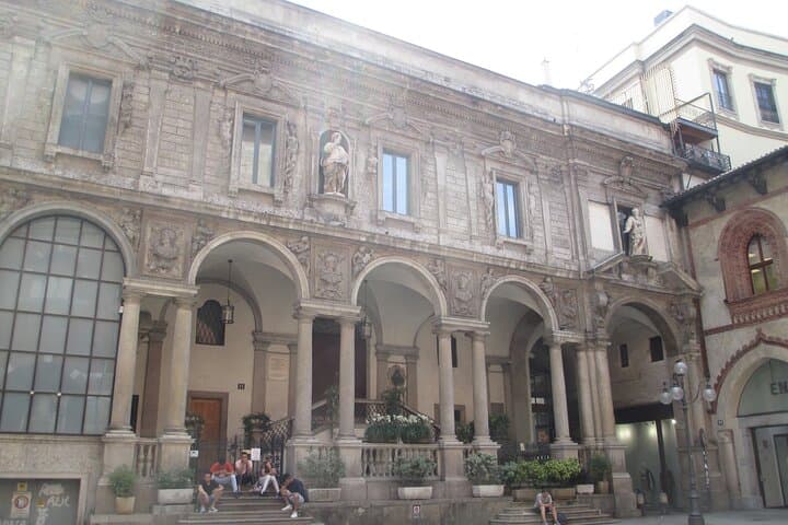 Milan Self-Guided Walking Tour & Scavenger Hunt — Duomo to Sforzesco in 2–3 Hours photo 4