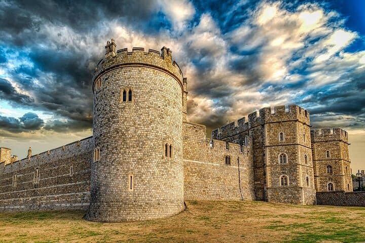 Private Day Trip to Windsor, Stonehenge and Bath from London — Chauffeur Service