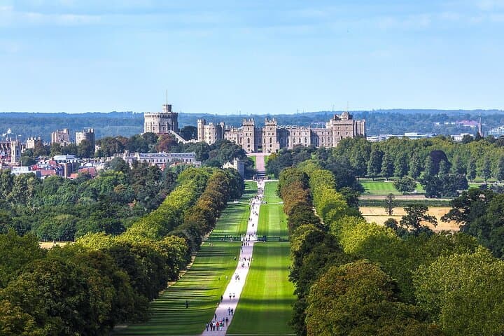 Private Day Trip to Windsor, Stonehenge and Bath from London — Chauffeur Service photo 4