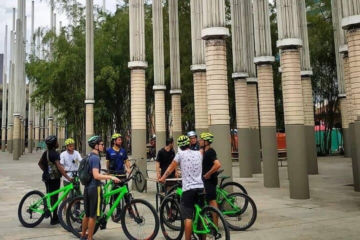 Medellín City Bike Tour: 4-Hour Guided Ride with Snacks & Drinks photo 2