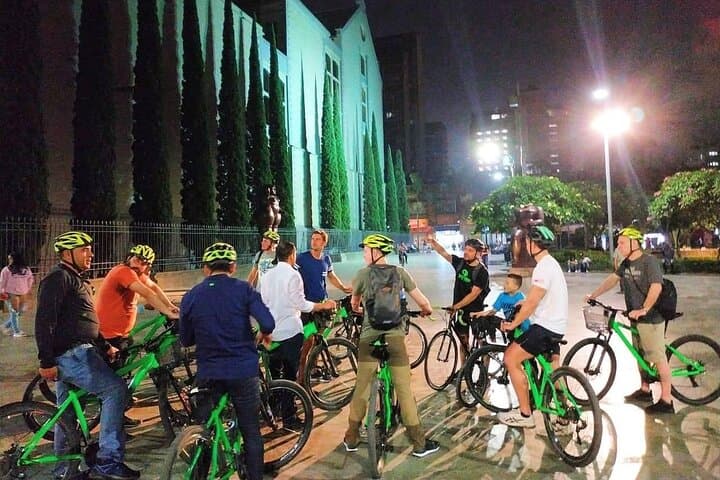 Medellín City Bike Tour: 4-Hour Guided Ride with Snacks & Drinks photo 3