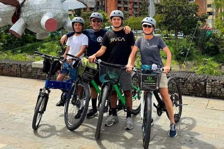 Medellín City Bike Tour: 4-Hour Guided Ride with Snacks & Drinks photo 5