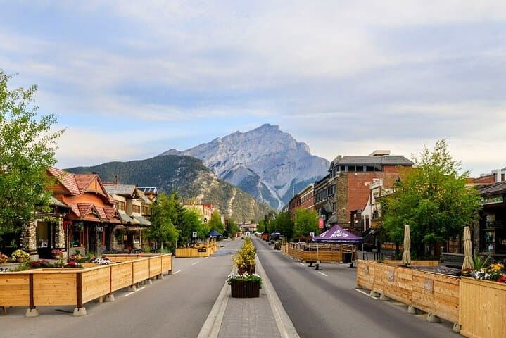 Full-Day Banff: Gondola, Johnston Canyon & Lake Minnewanka Private Coach Tour